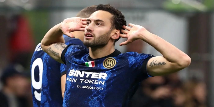 Hakan-Calhanoglu-Membantah-Isu-Dirinya-yang-Berpisah-Dengan-Inter-Milan